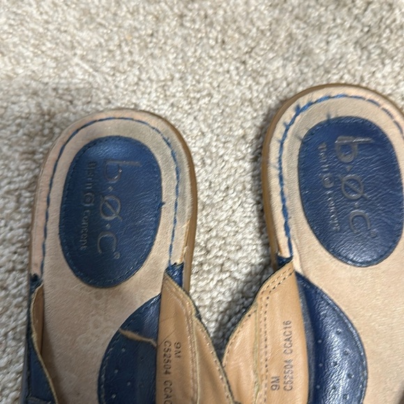 b.o.c. Navy Thong Leather Sandals Size 9 - Picture 3 of 5